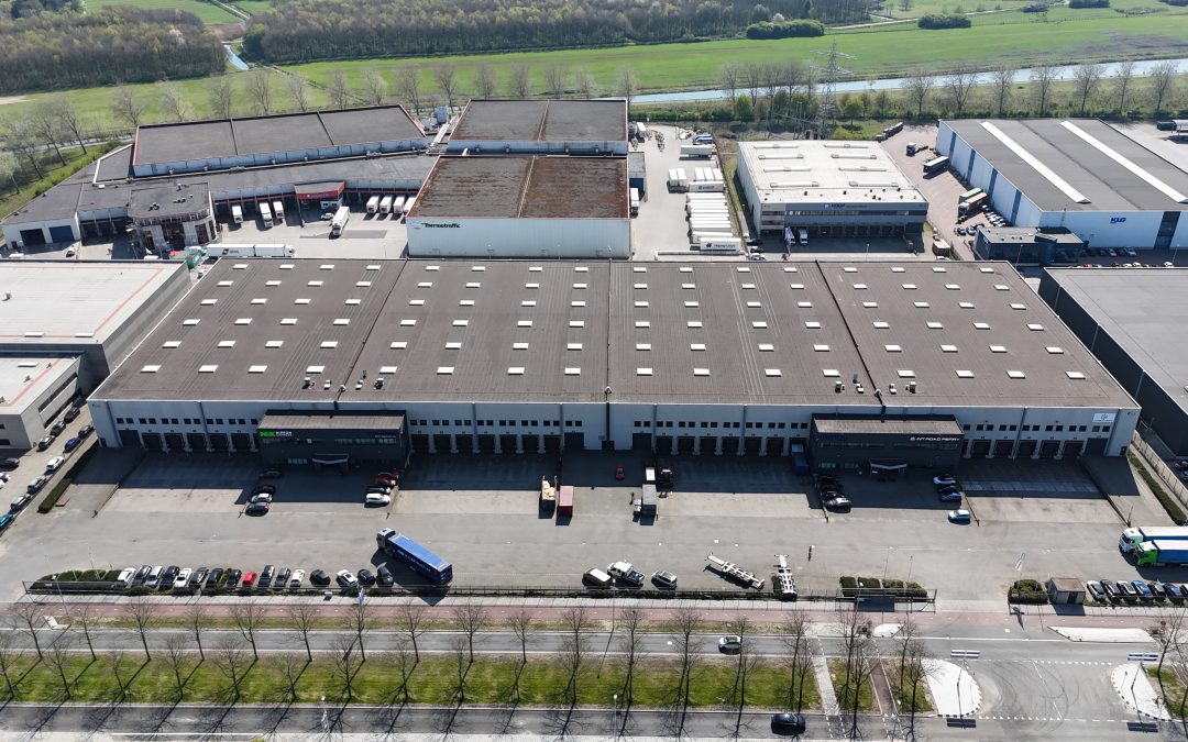 DL huurt 8.750 m² warehouse met kantoor op Distripark Eemhaven Rotterdam